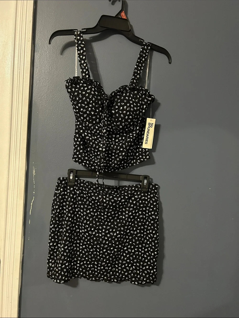 NO BOUNDARIES   2-PCS MINI SKIRT SET BLACK & WHITE FLORAL    LARGE